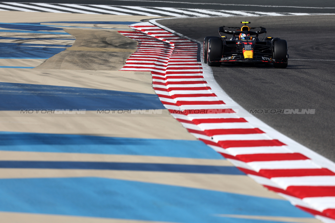 GP BAHRAIN, Sergio Perez (MEX) Red Bull Racing RB19.

04.03.2023. Formula 1 World Championship, Rd 1, Bahrain Grand Prix, Sakhir, Bahrain, Qualifiche Day.

- www.xpbimages.com, EMail: requests@xpbimages.com © Copyright: Moy / XPB Images