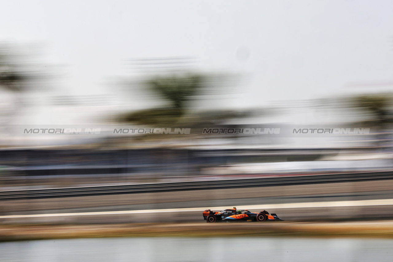 GP BAHRAIN, Lando Norris (GBR) McLaren MCL60.

04.03.2023. Formula 1 World Championship, Rd 1, Bahrain Grand Prix, Sakhir, Bahrain, Qualifiche Day.

- www.xpbimages.com, EMail: requests@xpbimages.com © Copyright: Bearne / XPB Images