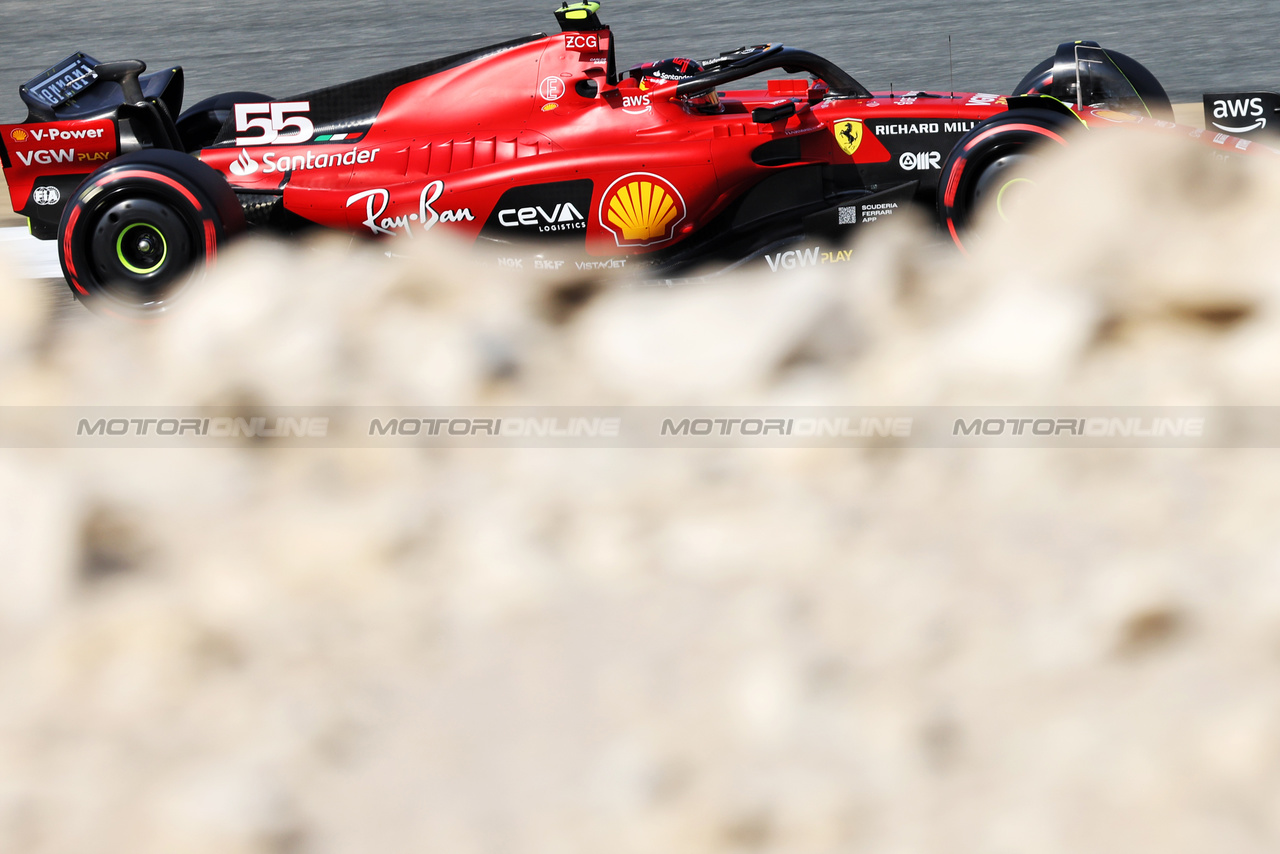 GP BAHRAIN, Carlos Sainz Jr (ESP) Ferrari SF-23.

04.03.2023. Formula 1 World Championship, Rd 1, Bahrain Grand Prix, Sakhir, Bahrain, Qualifiche Day.

- www.xpbimages.com, EMail: requests@xpbimages.com © Copyright: Bearne / XPB Images