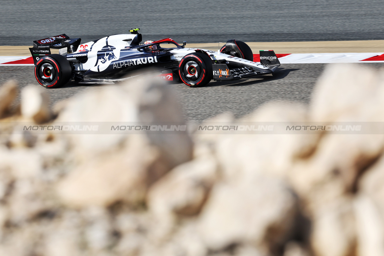 GP BAHRAIN, Yuki Tsunoda (JPN) AlphaTauri AT04.

04.03.2023. Formula 1 World Championship, Rd 1, Bahrain Grand Prix, Sakhir, Bahrain, Qualifiche Day.

- www.xpbimages.com, EMail: requests@xpbimages.com © Copyright: Bearne / XPB Images