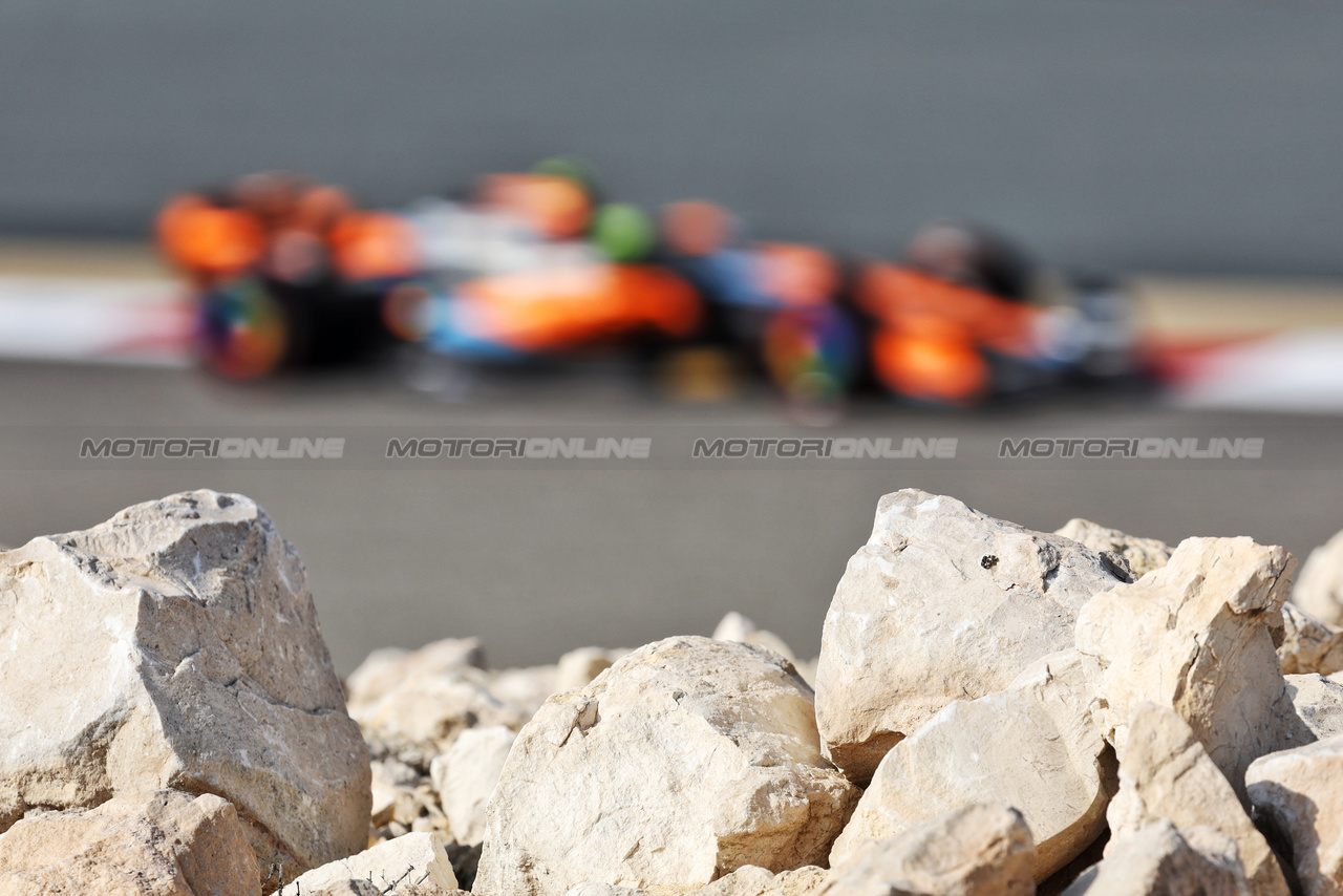 GP BAHRAIN, Lando Norris (GBR) McLaren MCL60.

04.03.2023. Formula 1 World Championship, Rd 1, Bahrain Grand Prix, Sakhir, Bahrain, Qualifiche Day.

- www.xpbimages.com, EMail: requests@xpbimages.com © Copyright: Bearne / XPB Images