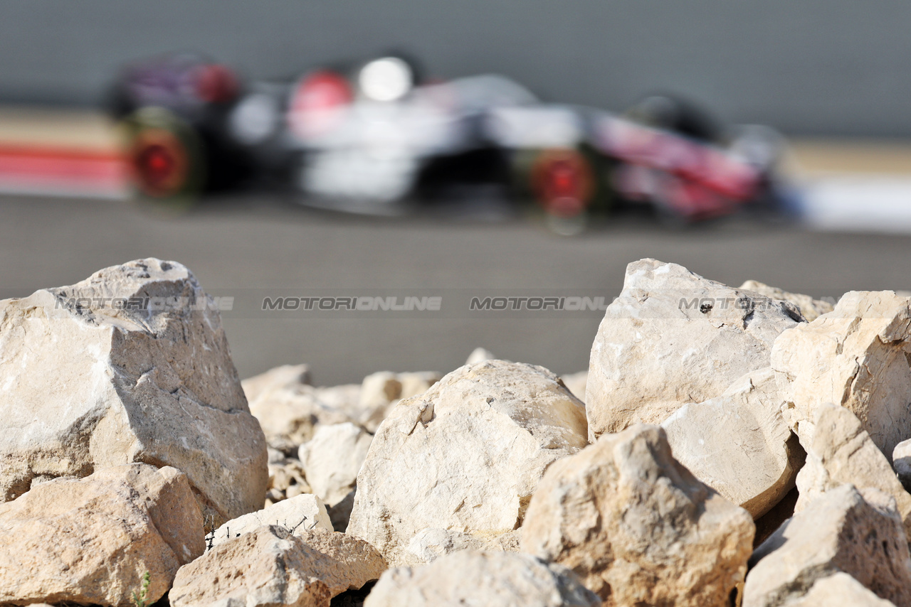 GP BAHRAIN, Kevin Magnussen (DEN) Haas VF-23.

04.03.2023. Formula 1 World Championship, Rd 1, Bahrain Grand Prix, Sakhir, Bahrain, Qualifiche Day.

- www.xpbimages.com, EMail: requests@xpbimages.com © Copyright: Bearne / XPB Images