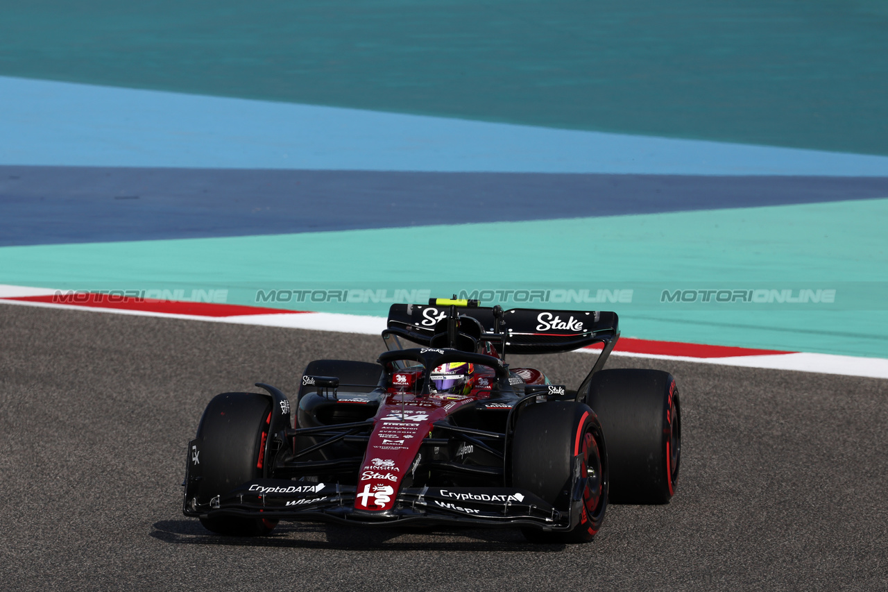 GP BAHRAIN, Zhou Guanyu (CHN) Alfa Romeo F1 Team C43.

04.03.2023. Formula 1 World Championship, Rd 1, Bahrain Grand Prix, Sakhir, Bahrain, Qualifiche Day.

- www.xpbimages.com, EMail: requests@xpbimages.com © Copyright: Moy / XPB Images