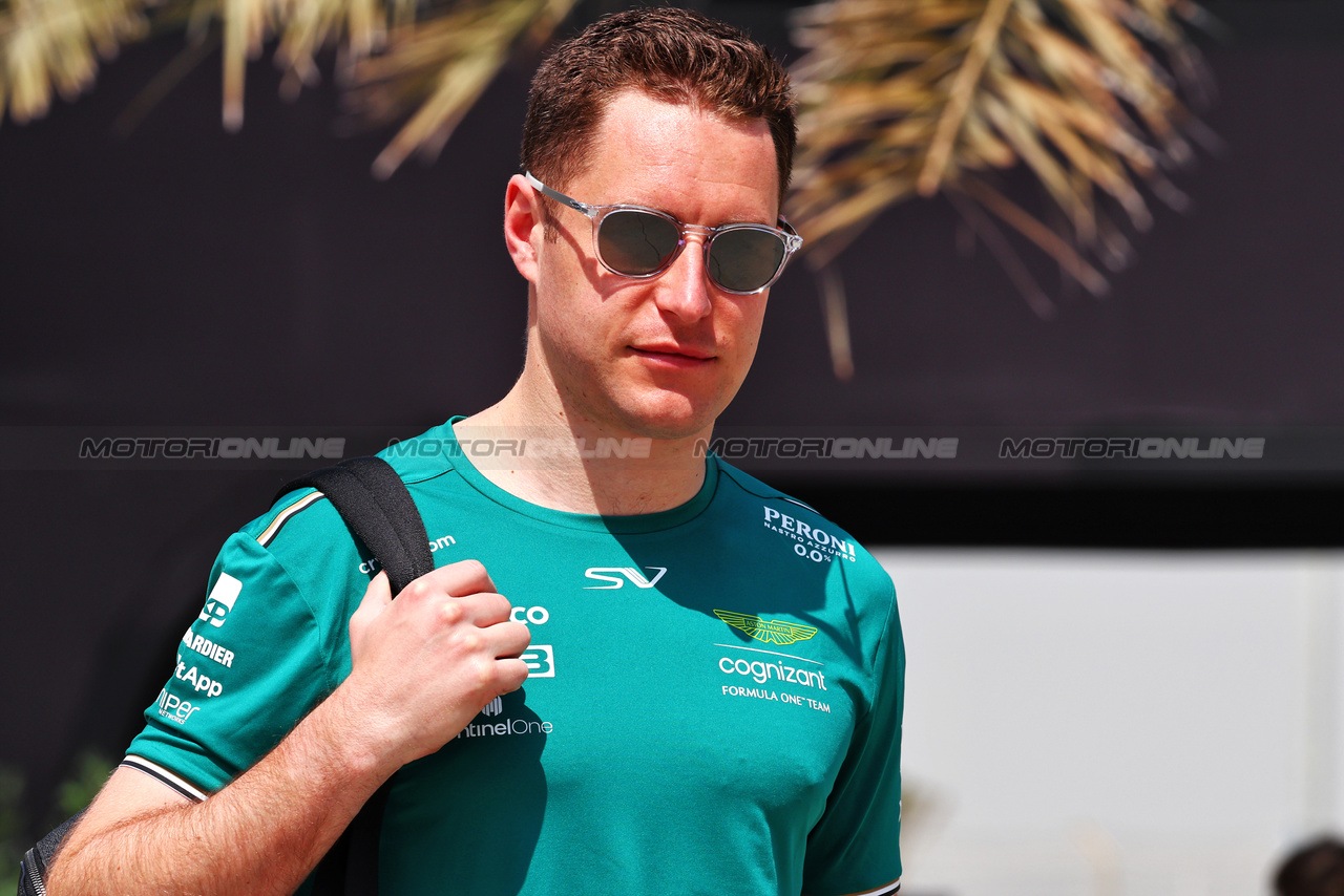 GP BAHRAIN, Stoffel Vandoorne (BEL) Aston Martin F1 Team Test e Reserve Driver.

04.03.2023. Formula 1 World Championship, Rd 1, Bahrain Grand Prix, Sakhir, Bahrain, Qualifiche Day.

- www.xpbimages.com, EMail: requests@xpbimages.com © Copyright: Batchelor / XPB Images