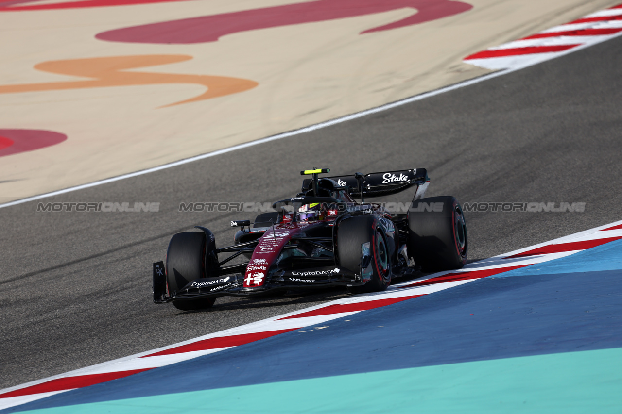 GP BAHRAIN, Zhou Guanyu (CHN) Alfa Romeo F1 Team C43.

04.03.2023. Formula 1 World Championship, Rd 1, Bahrain Grand Prix, Sakhir, Bahrain, Qualifiche Day.

- www.xpbimages.com, EMail: requests@xpbimages.com © Copyright: Moy / XPB Images