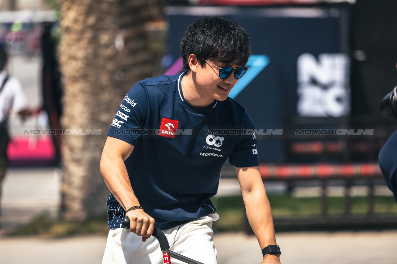 GP BAHRAIN, Yuki Tsunoda (JPN) AlphaTauri on a BMX bike.

04.03.2023. Formula 1 World Championship, Rd 1, Bahrain Grand Prix, Sakhir, Bahrain, Qualifiche Day.

- www.xpbimages.com, EMail: requests@xpbimages.com © Copyright: Bearne / XPB Images