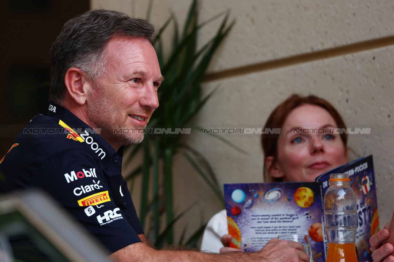 GP BAHRAIN, Christian Horner (GBR) Red Bull Racing Team Principal with sua moglie Geri Horner (GBR) Singer.

04.03.2023. Formula 1 World Championship, Rd 1, Bahrain Grand Prix, Sakhir, Bahrain, Qualifiche Day.

 - www.xpbimages.com, EMail: requests@xpbimages.com © Copyright: Coates / XPB Images