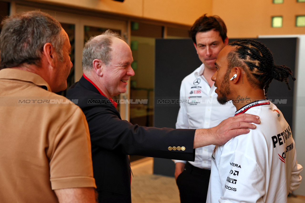 GP BAHRAIN, (L to R): Gerhard Berger (AUT) with HSH Prince Albert of Monaco (MON); Toto Wolff (GER) Mercedes AMG F1 Shareholder e Executive Director; e Lewis Hamilton (GBR) Mercedes AMG F1.

04.03.2023. Formula 1 World Championship, Rd 1, Bahrain Grand Prix, Sakhir, Bahrain, Qualifiche Day.

 - www.xpbimages.com, EMail: requests@xpbimages.com © Copyright: Coates / XPB Images
