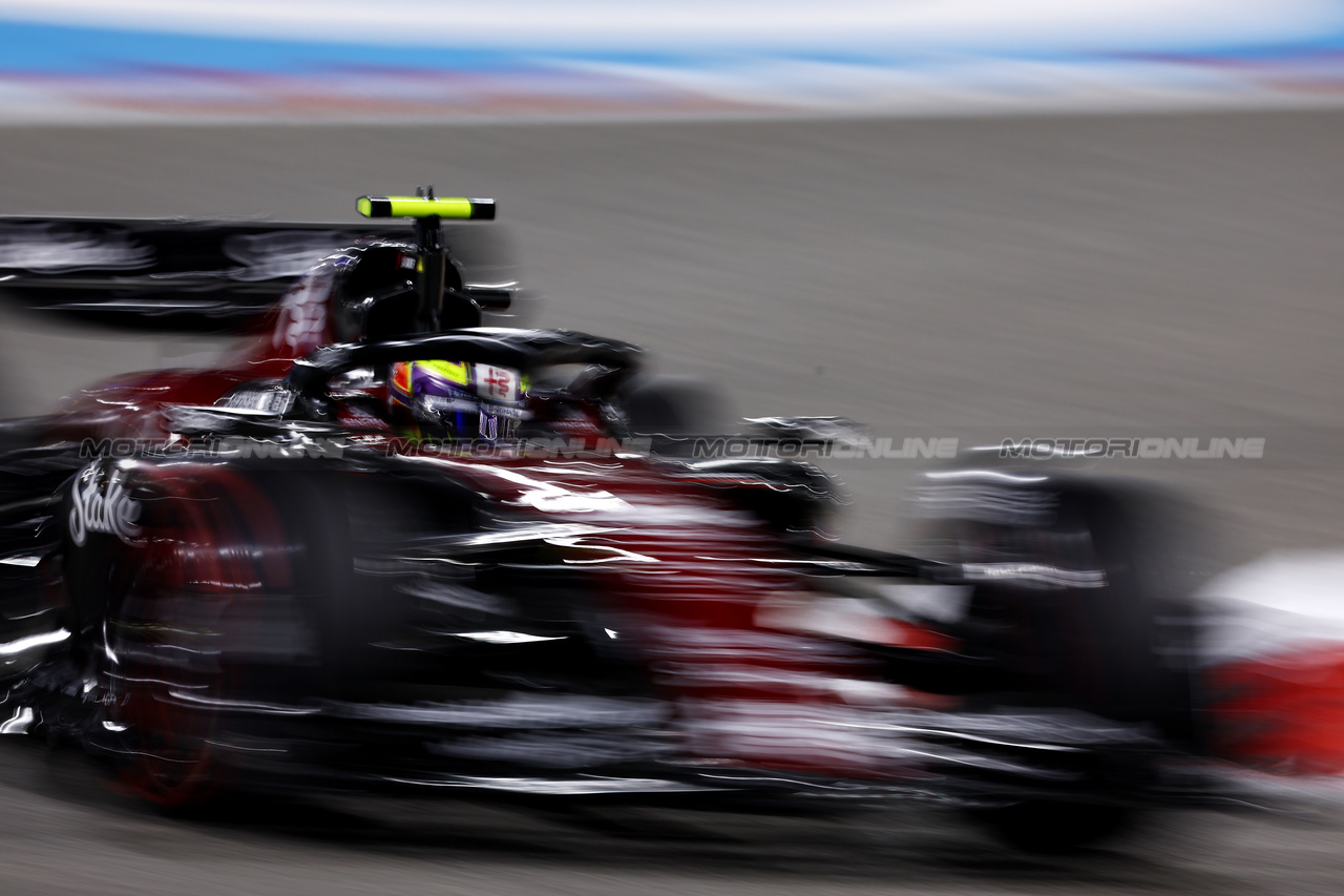 GP BAHRAIN, Zhou Guanyu (CHN) Alfa Romeo F1 Team C43.

04.03.2023. Formula 1 World Championship, Rd 1, Bahrain Grand Prix, Sakhir, Bahrain, Qualifiche Day.

 - www.xpbimages.com, EMail: requests@xpbimages.com © Copyright: Coates / XPB Images