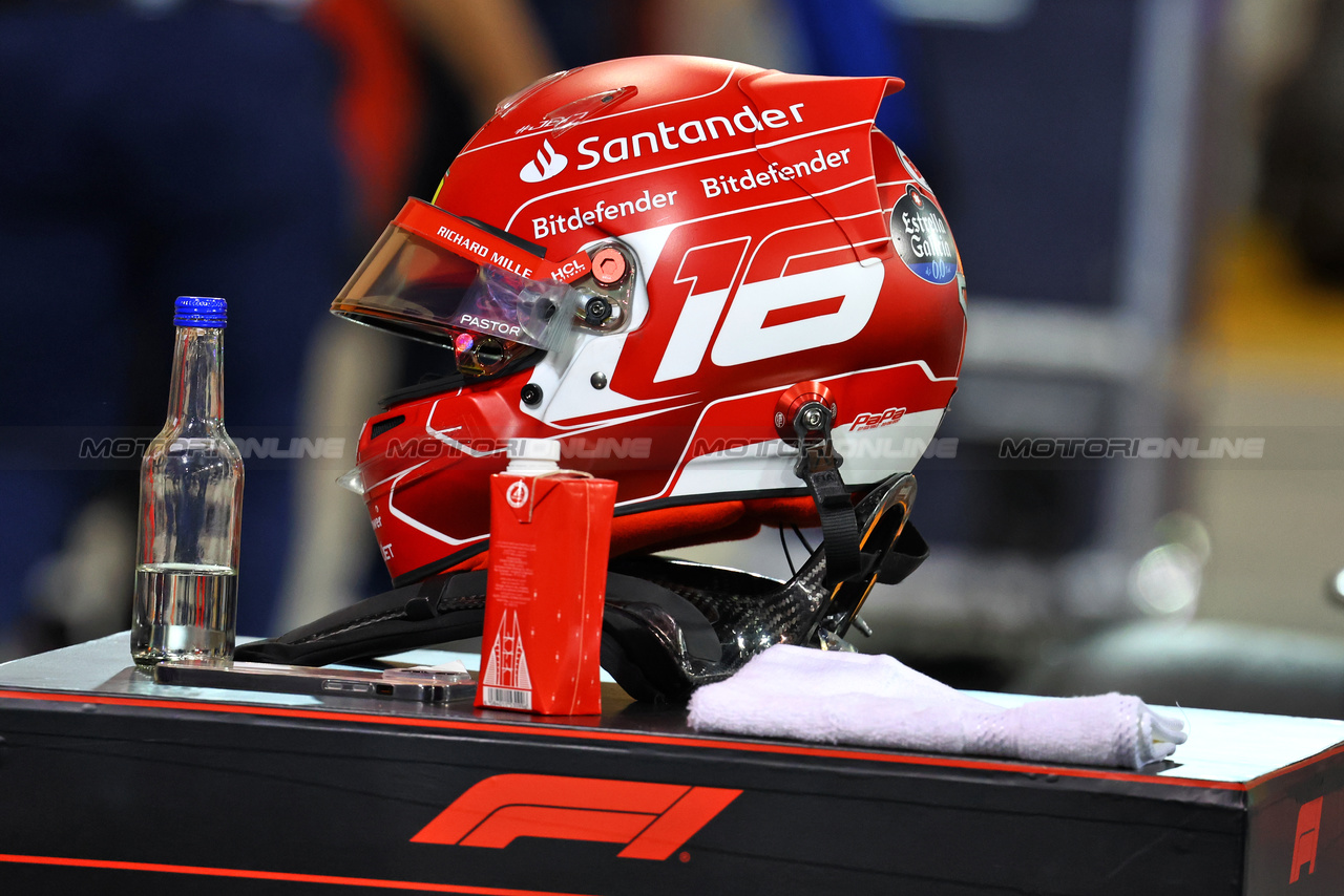 GP BAHRAIN, The helmet of Charles Leclerc (MON) Ferrari in parc ferme.

04.03.2023. Formula 1 World Championship, Rd 1, Bahrain Grand Prix, Sakhir, Bahrain, Qualifiche Day.

- www.xpbimages.com, EMail: requests@xpbimages.com © Copyright: Batchelor / XPB Images