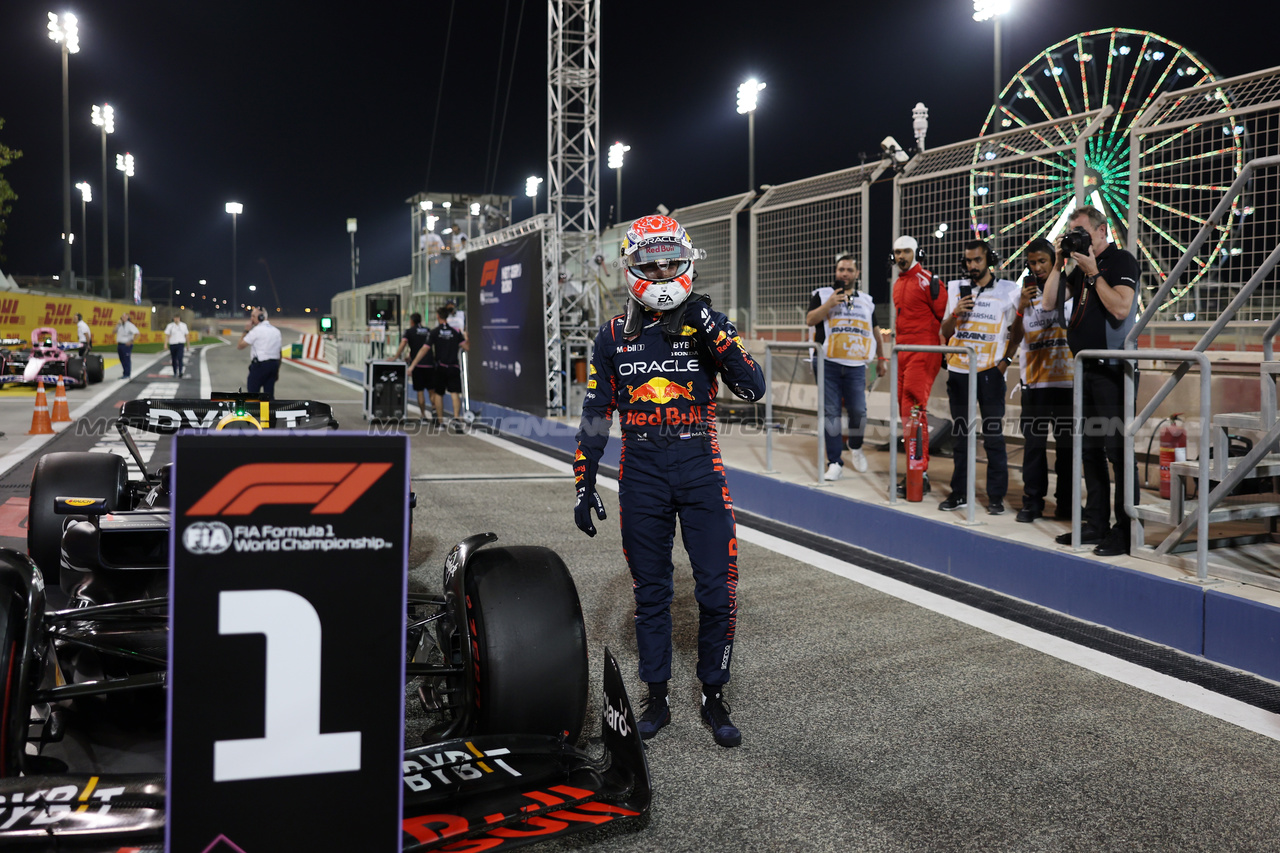 GP BAHRAIN, Max Verstappen (NLD) Red Bull Racing celebrates his pole position in qualifying parc ferme.

04.03.2023. Formula 1 World Championship, Rd 1, Bahrain Grand Prix, Sakhir, Bahrain, Qualifiche Day.

- www.xpbimages.com, EMail: requests@xpbimages.com © Copyright: Bearne / XPB Images