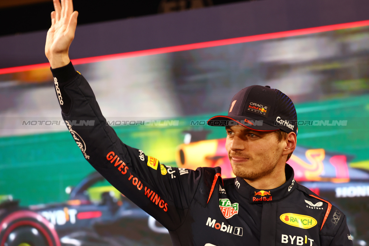 GP BAHRAIN, Max Verstappen (NLD) Red Bull Racing celebrates his pole position in qualifying parc ferme.

04.03.2023. Formula 1 World Championship, Rd 1, Bahrain Grand Prix, Sakhir, Bahrain, Qualifiche Day.

 - www.xpbimages.com, EMail: requests@xpbimages.com © Copyright: Coates / XPB Images