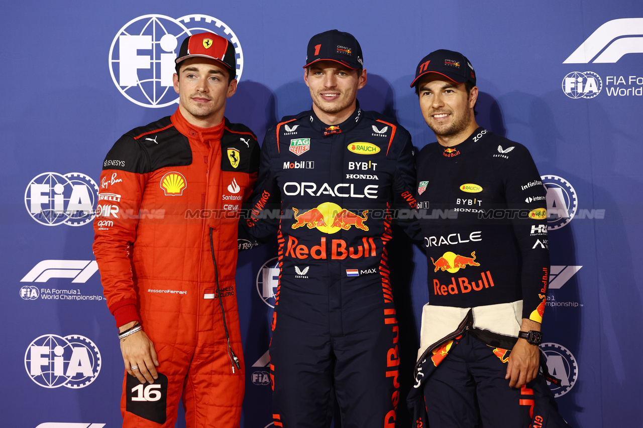 GP BAHRAIN, Qualifiche top three in parc ferme (L to R): Charles Leclerc (MON) Ferrari, third; Max Verstappen (NLD) Red Bull Racing, pole position; Sergio Perez (MEX) Red Bull Racing, second.

04.03.2023. Formula 1 World Championship, Rd 1, Bahrain Grand Prix, Sakhir, Bahrain, Qualifiche Day.

 - www.xpbimages.com, EMail: requests@xpbimages.com © Copyright: Coates / XPB Images