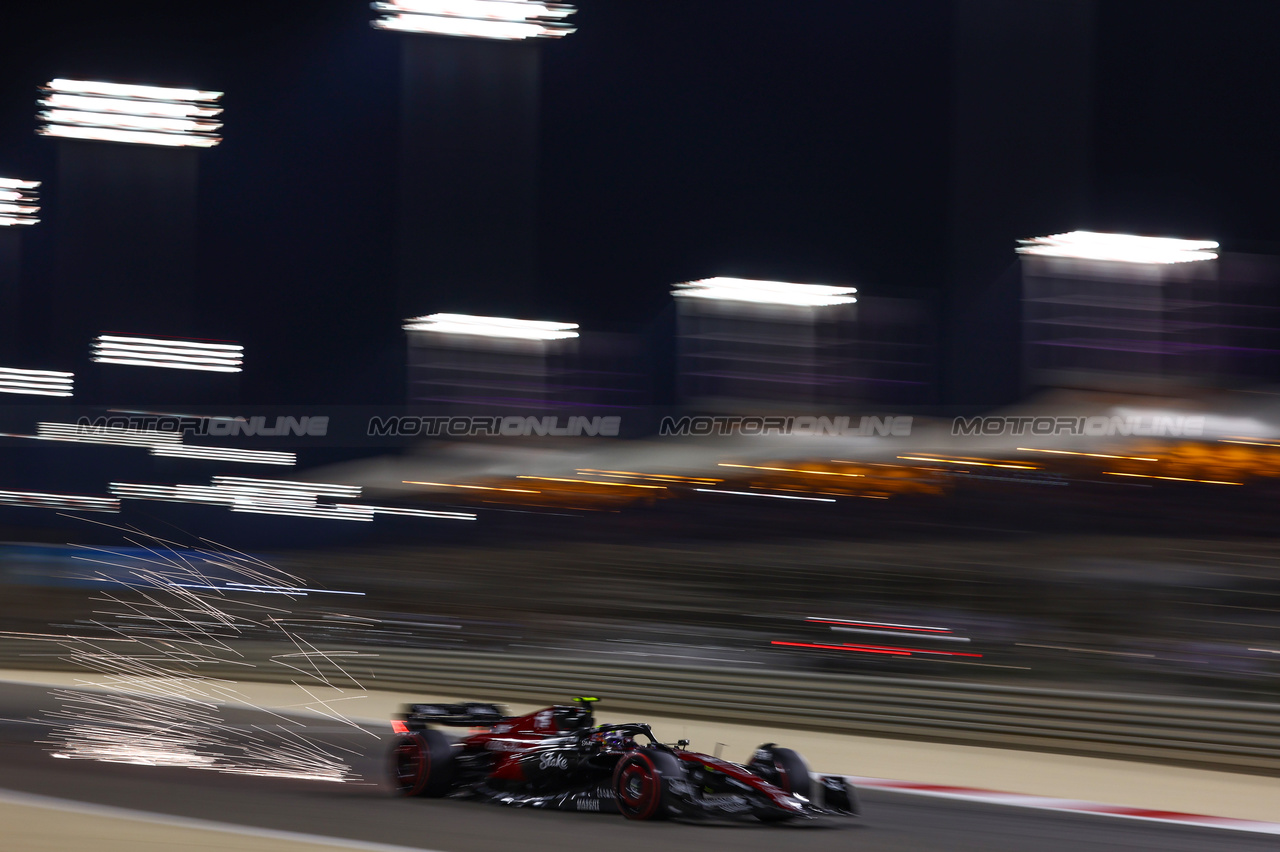 GP BAHRAIN, Guanyu Zhou (CHI), Alfa Romeo Racing 
04.03.2023. Formula 1 World Championship, Rd 1, Bahrain Grand Prix, Sakhir, Bahrain, Qualifiche Day.
- www.xpbimages.com, EMail: requests@xpbimages.com ¬© Copyright: Charniaux / XPB Images