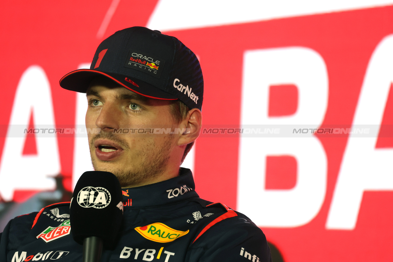 GP BAHRAIN, Max Verstappen (NLD) Red Bull Racing in the post qualifying FIA Press Conference.

04.03.2023. Formula 1 World Championship, Rd 1, Bahrain Grand Prix, Sakhir, Bahrain, Qualifiche Day.

- www.xpbimages.com, EMail: requests@xpbimages.com © Copyright: XPB Images