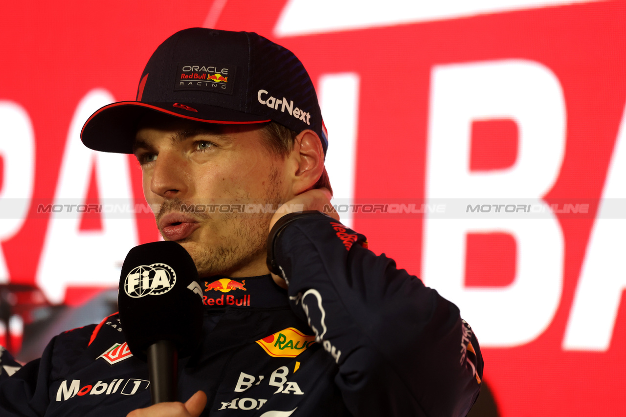 GP BAHRAIN, Max Verstappen (NLD) Red Bull Racing in the post qualifying FIA Press Conference.

04.03.2023. Formula 1 World Championship, Rd 1, Bahrain Grand Prix, Sakhir, Bahrain, Qualifiche Day.

- www.xpbimages.com, EMail: requests@xpbimages.com © Copyright: XPB Images