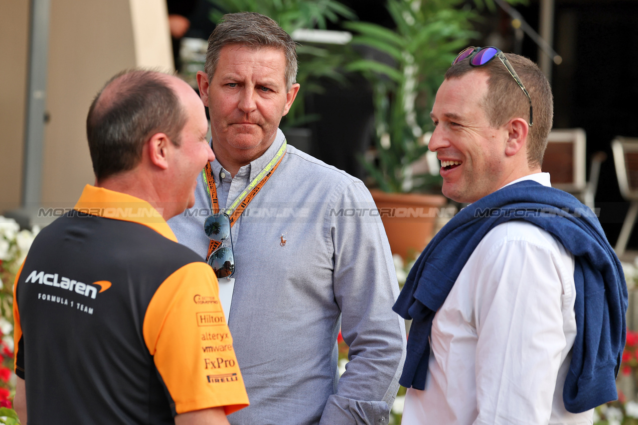 GP BAHRAIN, Peter Phillips (GBR) (Right).

04.03.2023. Formula 1 World Championship, Rd 1, Bahrain Grand Prix, Sakhir, Bahrain, Qualifiche Day.

- www.xpbimages.com, EMail: requests@xpbimages.com © Copyright: Moy / XPB Images