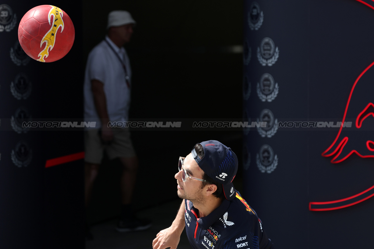 GP BAHRAIN, Sergio Perez (MEX) Red Bull Racing.

04.03.2023. Formula 1 World Championship, Rd 1, Bahrain Grand Prix, Sakhir, Bahrain, Qualifiche Day.

- www.xpbimages.com, EMail: requests@xpbimages.com © Copyright: Bearne / XPB Images