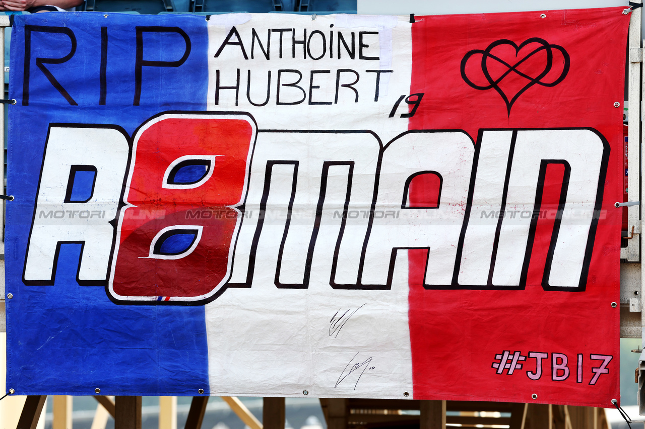 GP BAHRAIN, Circuit Atmosfera - a fans' french flag with references to Anthoine Hubert, Jules Bianchi, e Romain Grosjean.

04.03.2023. Formula 1 World Championship, Rd 1, Bahrain Grand Prix, Sakhir, Bahrain, Qualifiche Day.

 - www.xpbimages.com, EMail: requests@xpbimages.com © Copyright: Coates / XPB Images