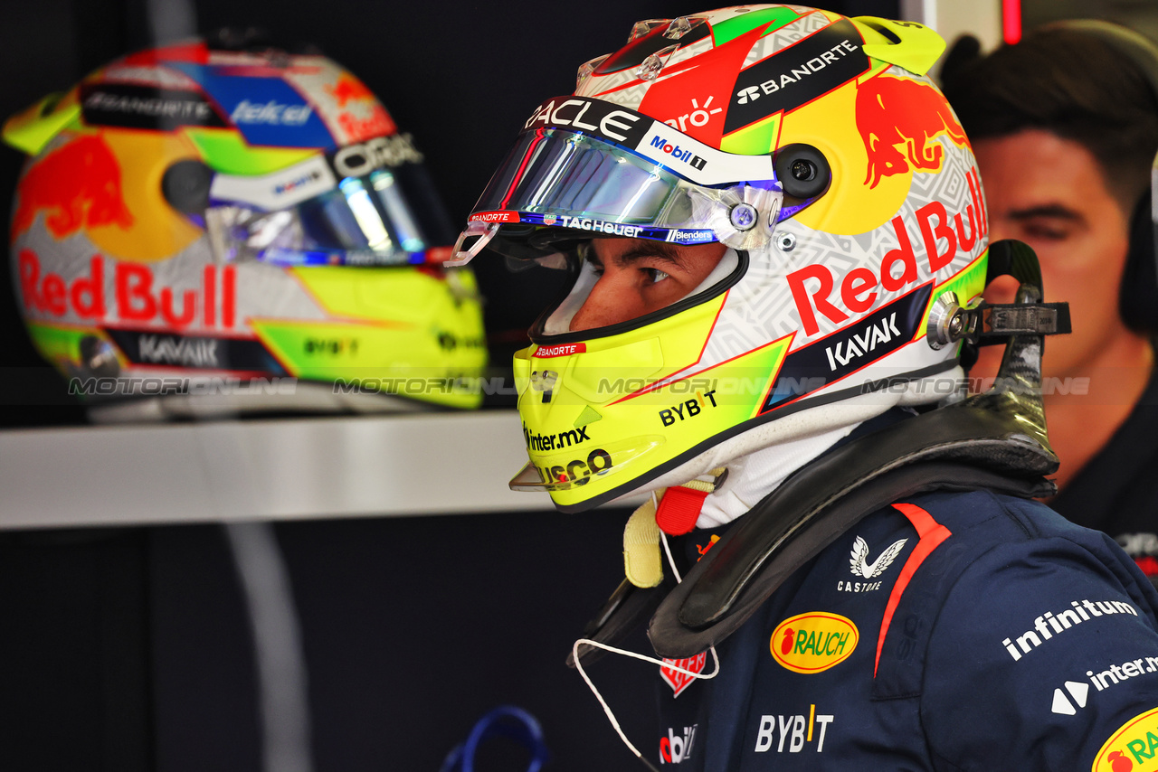 GP BAHRAIN, Sergio Perez (MEX) Red Bull Racing.

04.03.2023. Formula 1 World Championship, Rd 1, Bahrain Grand Prix, Sakhir, Bahrain, Qualifiche Day.

- www.xpbimages.com, EMail: requests@xpbimages.com © Copyright: Batchelor / XPB Images