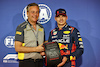 GP BAHRAIN, Max Verstappen (NLD) Red Bull Racing receives the Pirelli Pole Position Award from Mario Isola (ITA) Pirelli Racing Manager.
04.03.2023. Formula 1 World Championship, Rd 1, Bahrain Grand Prix, Sakhir, Bahrain, Qualifiche Day.
- www.xpbimages.com, EMail: requests@xpbimages.com © Copyright: Batchelor / XPB Images