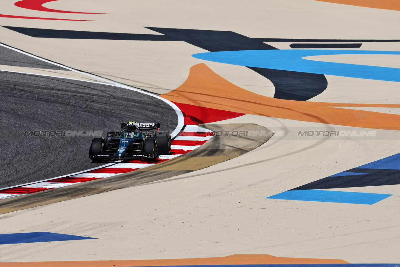 GP BAHRAIN, Fernando Alonso (ESP) Aston Martin F1 Team AMR23.

03.03.2023. Formula 1 World Championship, Rd 1, Bahrain Grand Prix, Sakhir, Bahrain, Practice Day

- www.xpbimages.com, EMail: requests@xpbimages.com © Copyright: Moy / XPB Images