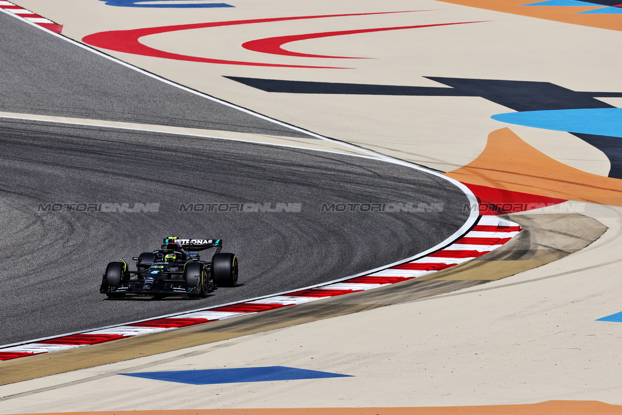 GP BAHRAIN, Lewis Hamilton (GBR) Mercedes AMG F1 W14.

03.03.2023. Formula 1 World Championship, Rd 1, Bahrain Grand Prix, Sakhir, Bahrain, Practice Day

- www.xpbimages.com, EMail: requests@xpbimages.com © Copyright: Moy / XPB Images