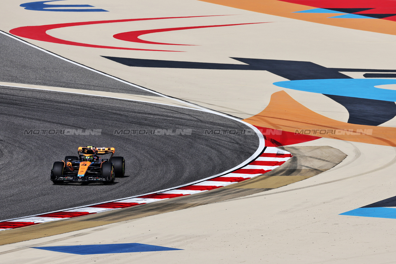 GP BAHRAIN, Lando Norris (GBR) McLaren MCL60.

03.03.2023. Formula 1 World Championship, Rd 1, Bahrain Grand Prix, Sakhir, Bahrain, Practice Day

- www.xpbimages.com, EMail: requests@xpbimages.com © Copyright: Moy / XPB Images