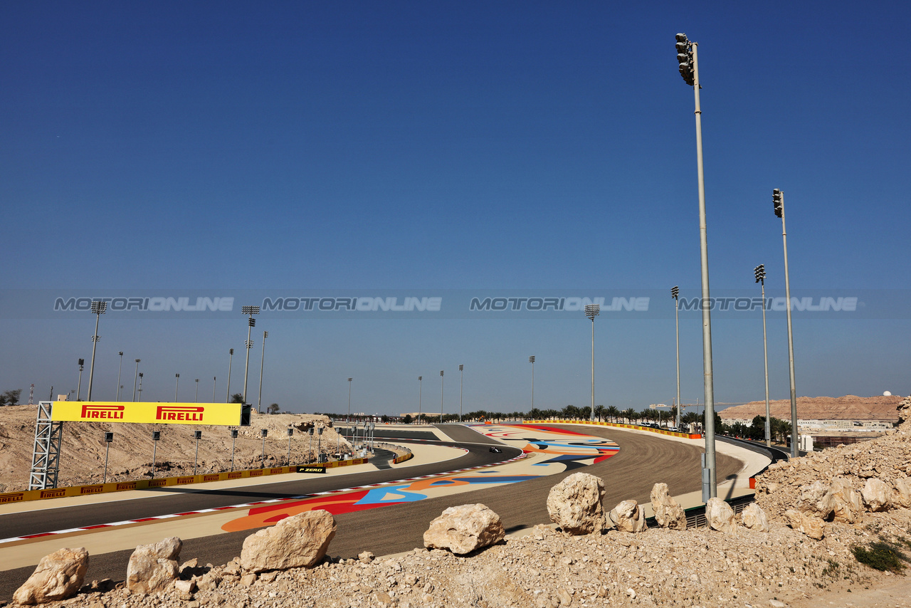 GP BAHRAIN, Yuki Tsunoda (JPN) AlphaTauri AT04.

03.03.2023. Formula 1 World Championship, Rd 1, Bahrain Grand Prix, Sakhir, Bahrain, Practice Day

- www.xpbimages.com, EMail: requests@xpbimages.com © Copyright: Moy / XPB Images