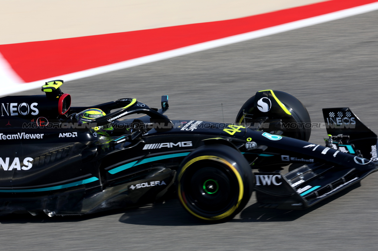 GP BAHRAIN, Lewis Hamilton (GBR) Mercedes AMG F1 W14.

03.03.2023. Formula 1 World Championship, Rd 1, Bahrain Grand Prix, Sakhir, Bahrain, Practice Day

- www.xpbimages.com, EMail: requests@xpbimages.com © Copyright: Bearne / XPB Images