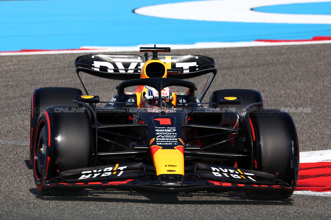 GP BAHRAIN, Max Verstappen (NLD) Red Bull Racing RB19.

03.03.2023. Formula 1 World Championship, Rd 1, Bahrain Grand Prix, Sakhir, Bahrain, Practice Day

 - www.xpbimages.com, EMail: requests@xpbimages.com © Copyright: Coates / XPB Images