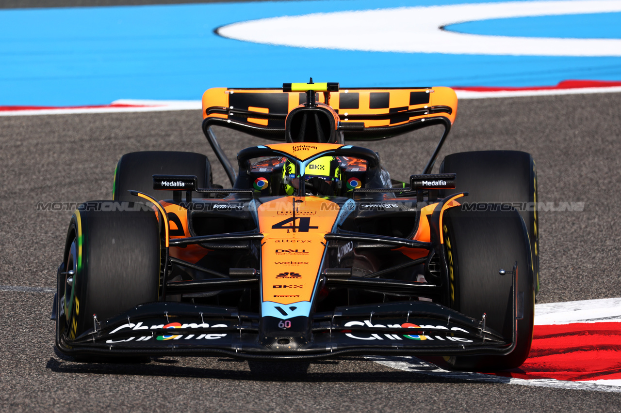 GP BAHRAIN, Lando Norris (GBR) McLaren MCL60.

03.03.2023. Formula 1 World Championship, Rd 1, Bahrain Grand Prix, Sakhir, Bahrain, Practice Day

 - www.xpbimages.com, EMail: requests@xpbimages.com © Copyright: Coates / XPB Images