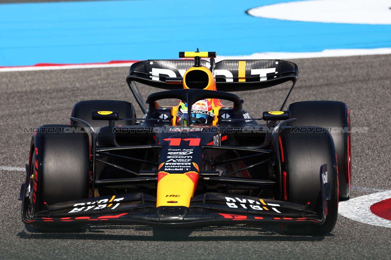 GP BAHRAIN, Sergio Perez (MEX) Red Bull Racing RB19.

03.03.2023. Formula 1 World Championship, Rd 1, Bahrain Grand Prix, Sakhir, Bahrain, Practice Day

 - www.xpbimages.com, EMail: requests@xpbimages.com © Copyright: Coates / XPB Images
