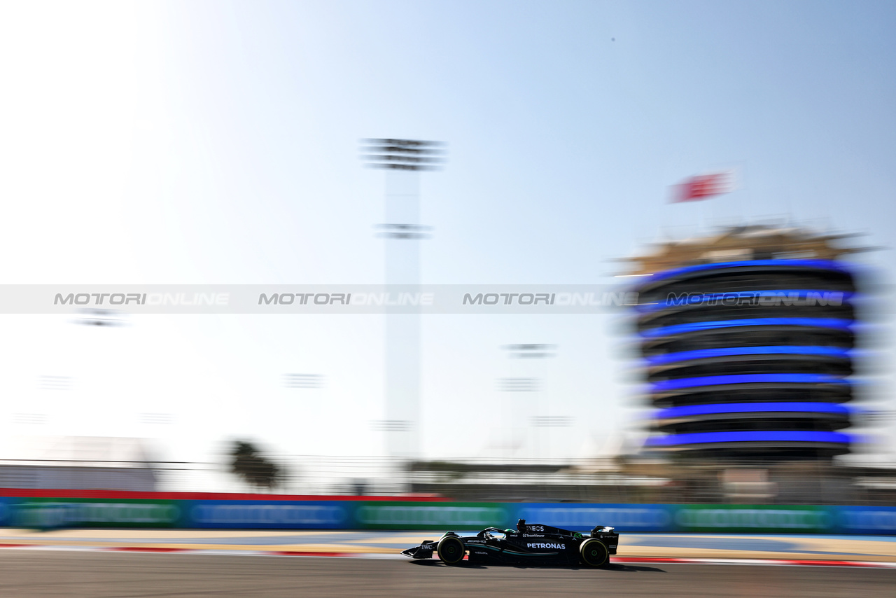 GP BAHRAIN, George Russell (GBR) Mercedes AMG F1 W14.

03.03.2023. Formula 1 World Championship, Rd 1, Bahrain Grand Prix, Sakhir, Bahrain, Practice Day

 - www.xpbimages.com, EMail: requests@xpbimages.com © Copyright: Coates / XPB Images