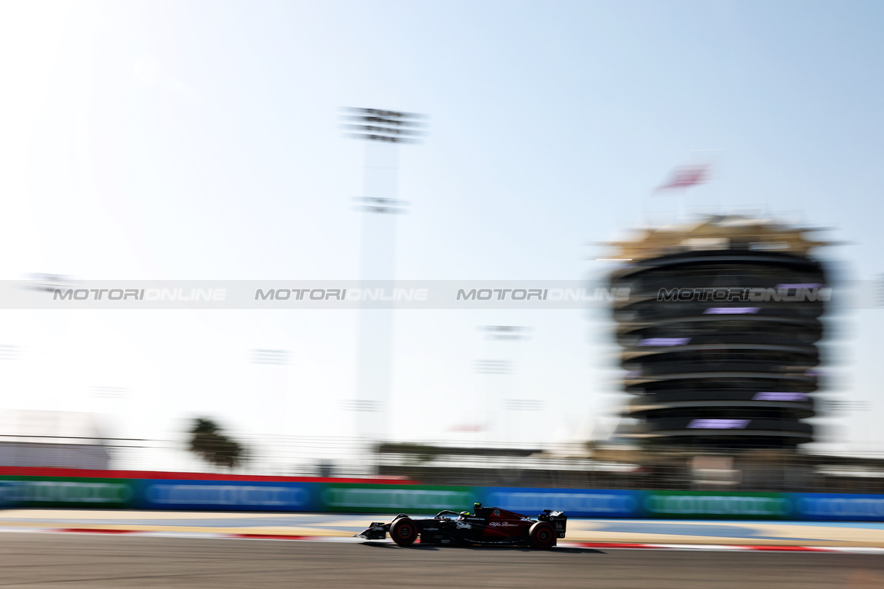 GP BAHRAIN, Zhou Guanyu (CHN) Alfa Romeo F1 Team C43.

03.03.2023. Formula 1 World Championship, Rd 1, Bahrain Grand Prix, Sakhir, Bahrain, Practice Day

 - www.xpbimages.com, EMail: requests@xpbimages.com © Copyright: Coates / XPB Images