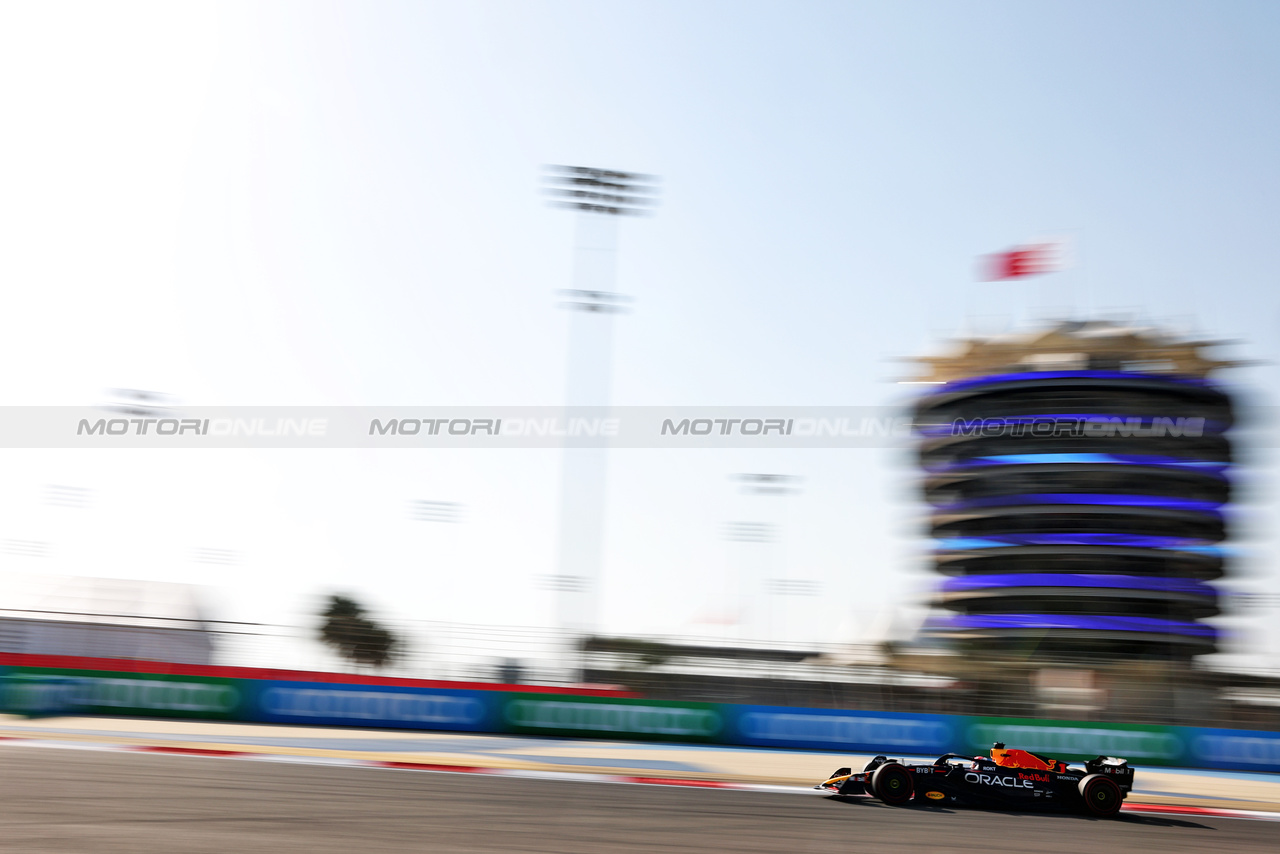 GP BAHRAIN, Max Verstappen (NLD) Red Bull Racing RB19.

03.03.2023. Formula 1 World Championship, Rd 1, Bahrain Grand Prix, Sakhir, Bahrain, Practice Day

 - www.xpbimages.com, EMail: requests@xpbimages.com © Copyright: Coates / XPB Images