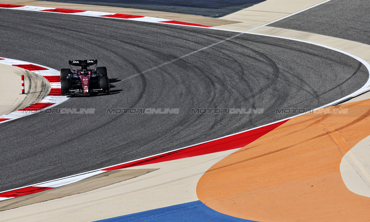 GP BAHRAIN, Valtteri Bottas (FIN) Alfa Romeo F1 Team C43.

03.03.2023. Formula 1 World Championship, Rd 1, Bahrain Grand Prix, Sakhir, Bahrain, Practice Day

- www.xpbimages.com, EMail: requests@xpbimages.com © Copyright: Moy / XPB Images