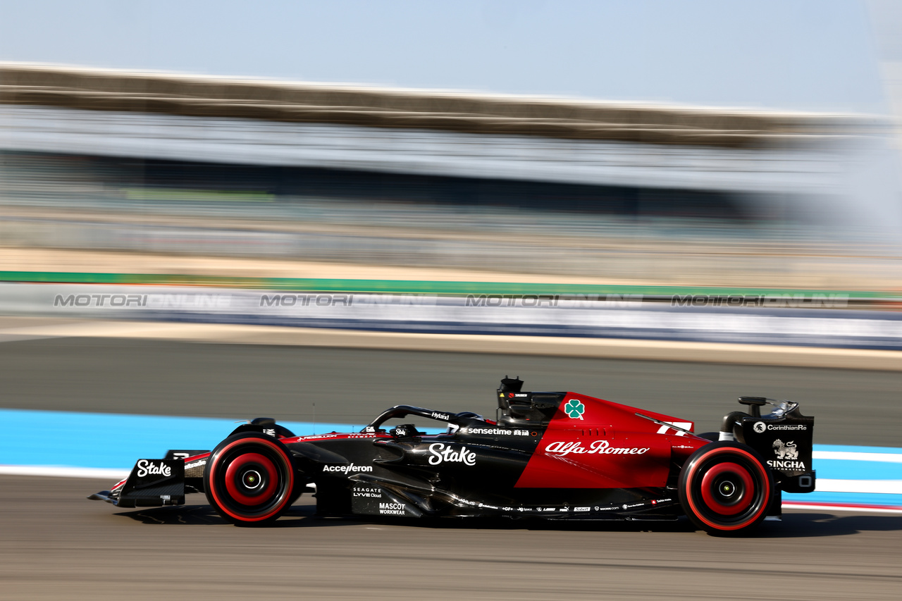 GP BAHRAIN, Valtteri Bottas (FIN) Alfa Romeo F1 Team C43.

03.03.2023. Formula 1 World Championship, Rd 1, Bahrain Grand Prix, Sakhir, Bahrain, Practice Day

 - www.xpbimages.com, EMail: requests@xpbimages.com © Copyright: Coates / XPB Images