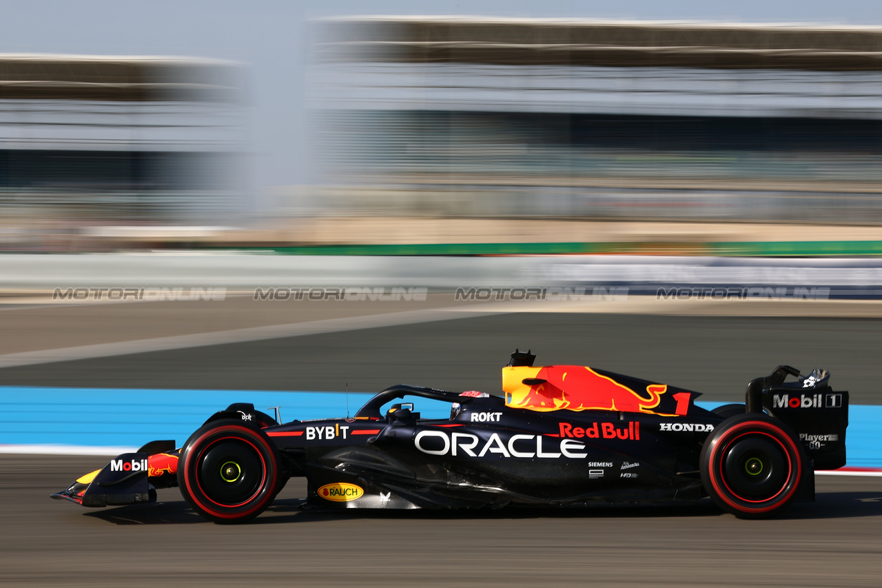 GP BAHRAIN, Max Verstappen (NLD) Red Bull Racing RB19.

03.03.2023. Formula 1 World Championship, Rd 1, Bahrain Grand Prix, Sakhir, Bahrain, Practice Day

 - www.xpbimages.com, EMail: requests@xpbimages.com © Copyright: Coates / XPB Images