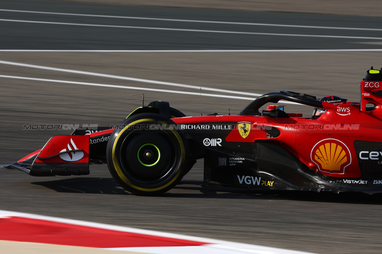 GP BAHRAIN, Carlos Sainz Jr (ESP) Ferrari SF-23.

03.03.2023. Formula 1 World Championship, Rd 1, Bahrain Grand Prix, Sakhir, Bahrain, Practice Day

 - www.xpbimages.com, EMail: requests@xpbimages.com © Copyright: Coates / XPB Images