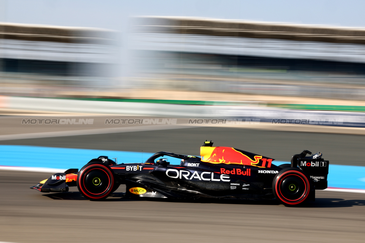 GP BAHRAIN, Sergio Perez (MEX) Red Bull Racing RB19.

03.03.2023. Formula 1 World Championship, Rd 1, Bahrain Grand Prix, Sakhir, Bahrain, Practice Day

 - www.xpbimages.com, EMail: requests@xpbimages.com © Copyright: Coates / XPB Images