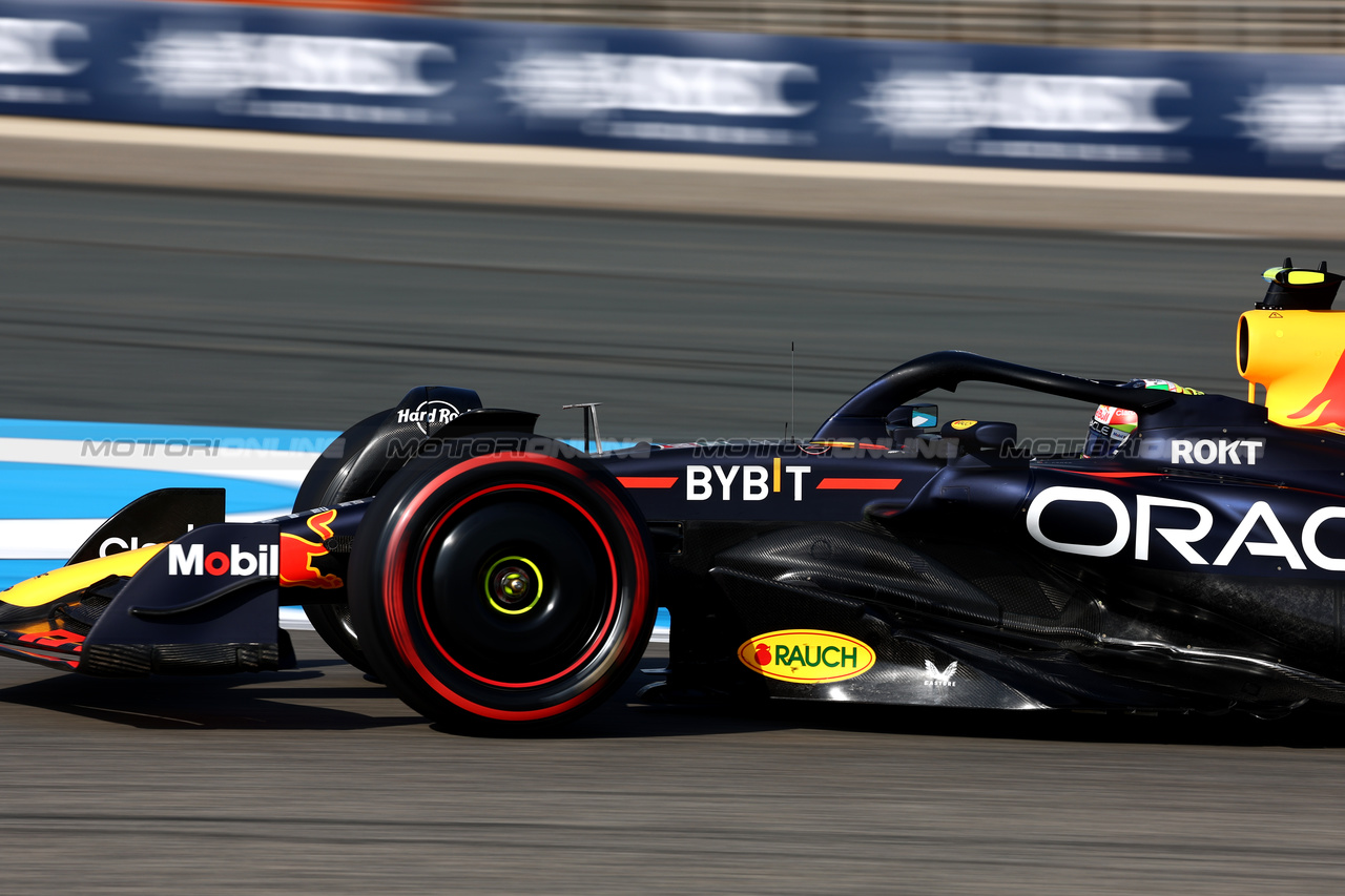 GP BAHRAIN, Sergio Perez (MEX) Red Bull Racing RB19.

03.03.2023. Formula 1 World Championship, Rd 1, Bahrain Grand Prix, Sakhir, Bahrain, Practice Day

 - www.xpbimages.com, EMail: requests@xpbimages.com © Copyright: Coates / XPB Images