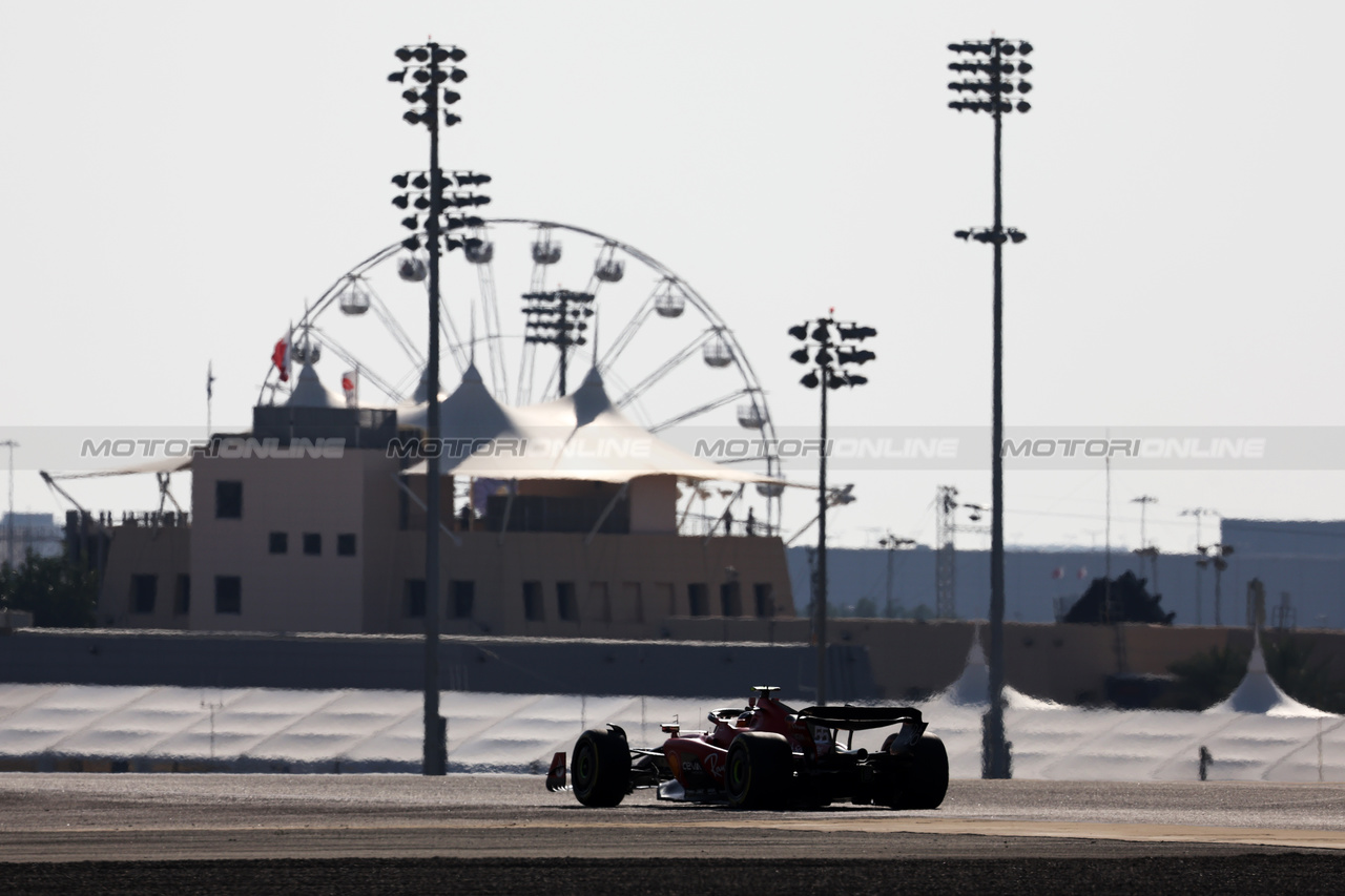 GP BAHRAIN, Carlos Sainz Jr (ESP) Ferrari SF-23.

03.03.2023. Formula 1 World Championship, Rd 1, Bahrain Grand Prix, Sakhir, Bahrain, Practice Day

- www.xpbimages.com, EMail: requests@xpbimages.com © Copyright: Moy / XPB Images