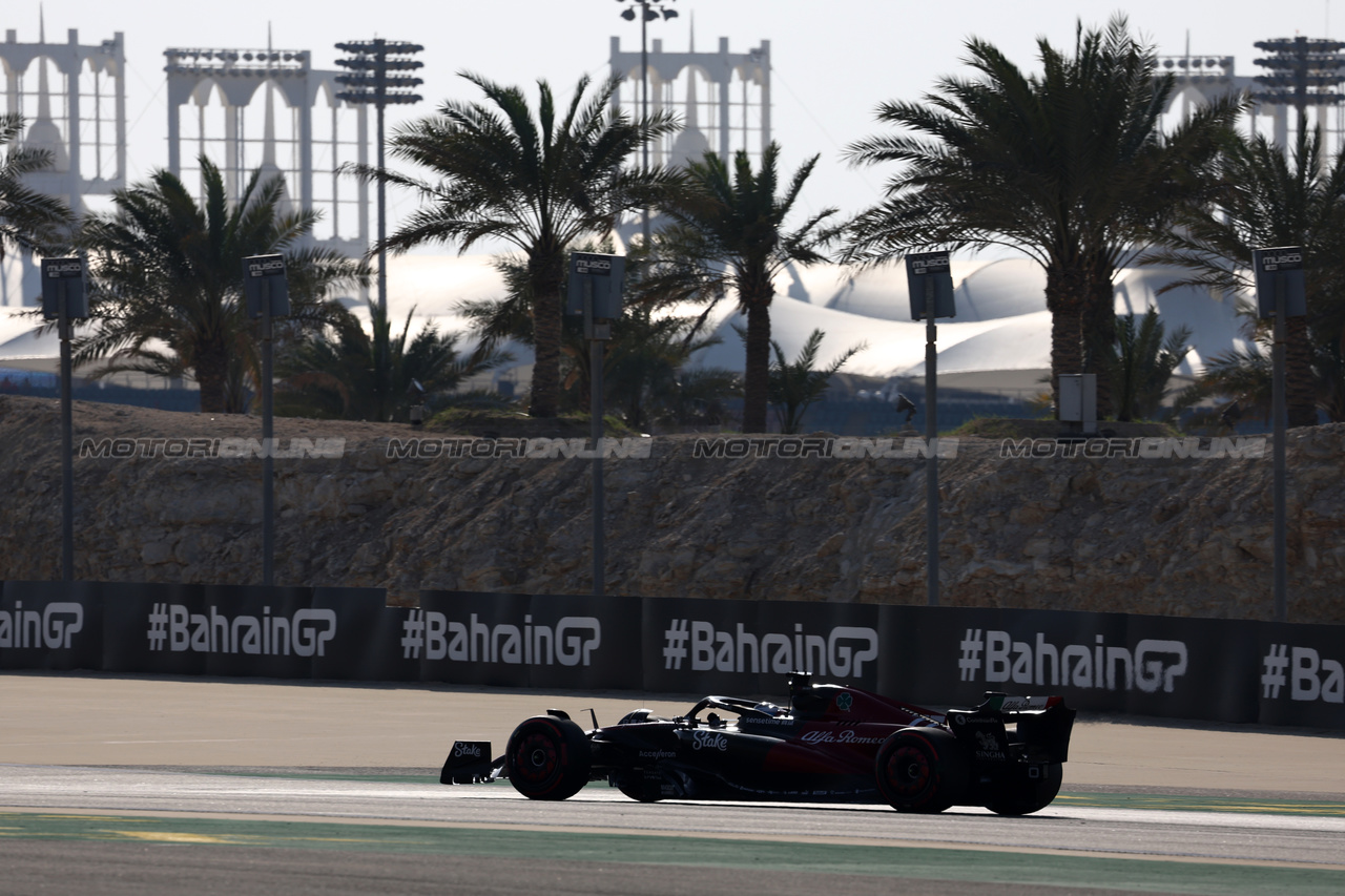 GP BAHRAIN, Valtteri Bottas (FIN) Alfa Romeo F1 Team C43.

03.03.2023. Formula 1 World Championship, Rd 1, Bahrain Grand Prix, Sakhir, Bahrain, Practice Day

- www.xpbimages.com, EMail: requests@xpbimages.com © Copyright: Moy / XPB Images