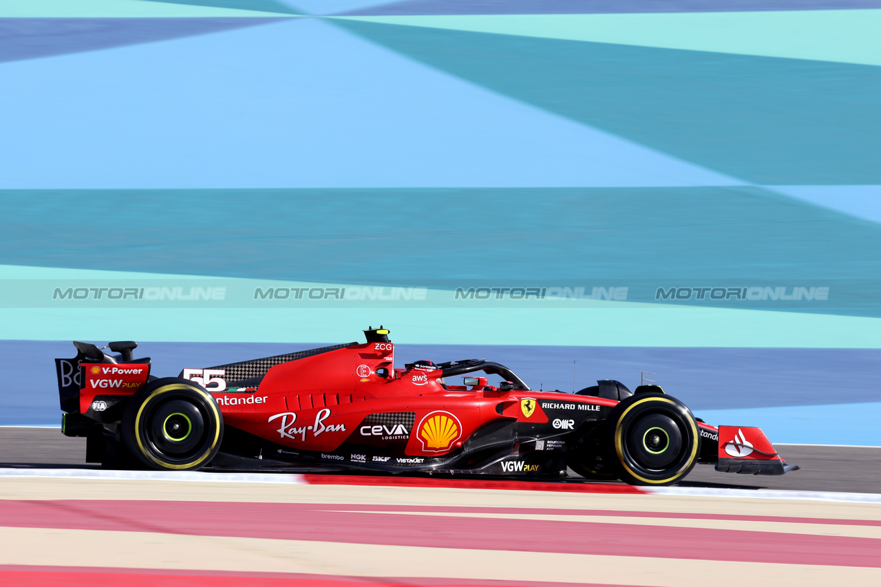 GP BAHRAIN, Carlos Sainz Jr (ESP) Ferrari SF-23.

03.03.2023. Formula 1 World Championship, Rd 1, Bahrain Grand Prix, Sakhir, Bahrain, Practice Day

- www.xpbimages.com, EMail: requests@xpbimages.com © Copyright: Bearne / XPB Images