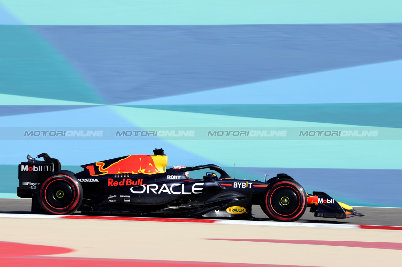 GP BAHRAIN, Max Verstappen (NLD) Red Bull Racing RB19.

03.03.2023. Formula 1 World Championship, Rd 1, Bahrain Grand Prix, Sakhir, Bahrain, Practice Day

- www.xpbimages.com, EMail: requests@xpbimages.com © Copyright: Bearne / XPB Images