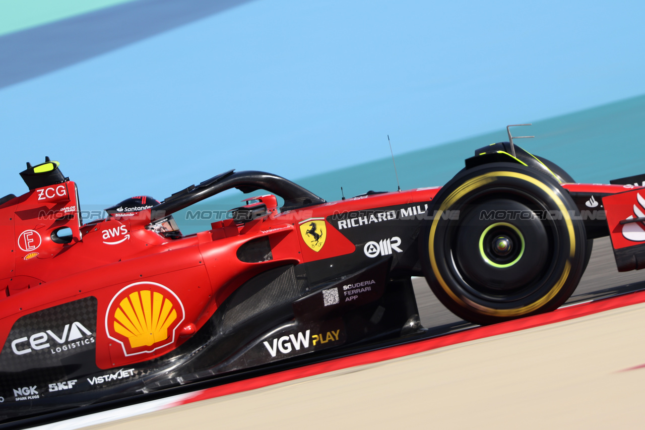 GP BAHRAIN, Carlos Sainz Jr (ESP) Ferrari SF-23.

03.03.2023. Formula 1 World Championship, Rd 1, Bahrain Grand Prix, Sakhir, Bahrain, Practice Day

- www.xpbimages.com, EMail: requests@xpbimages.com © Copyright: Bearne / XPB Images