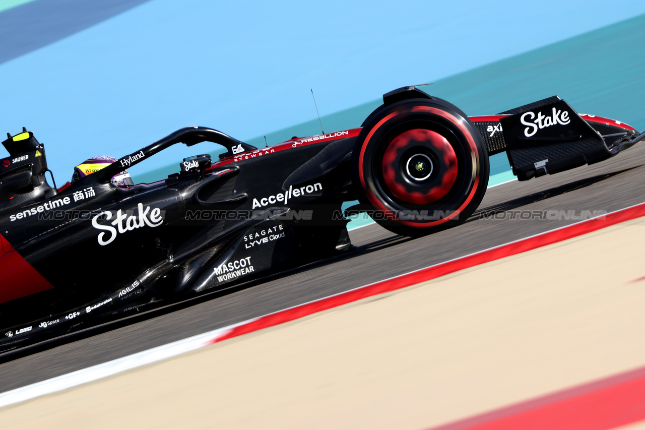 GP BAHRAIN, Zhou Guanyu (CHN) Alfa Romeo F1 Team C43.

03.03.2023. Formula 1 World Championship, Rd 1, Bahrain Grand Prix, Sakhir, Bahrain, Practice Day

- www.xpbimages.com, EMail: requests@xpbimages.com © Copyright: Bearne / XPB Images