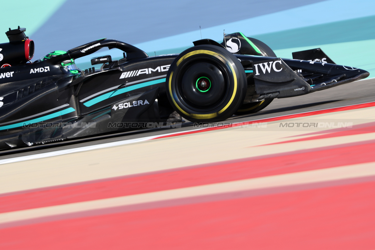 GP BAHRAIN, George Russell (GBR) Mercedes AMG F1 W14.

03.03.2023. Formula 1 World Championship, Rd 1, Bahrain Grand Prix, Sakhir, Bahrain, Practice Day

- www.xpbimages.com, EMail: requests@xpbimages.com © Copyright: Bearne / XPB Images