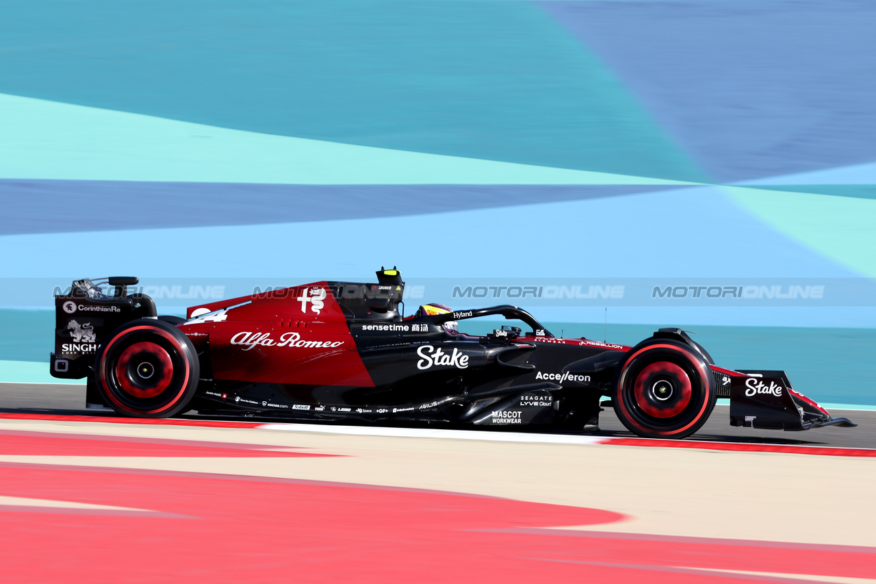 GP BAHRAIN, Zhou Guanyu (CHN) Alfa Romeo F1 Team C43.

03.03.2023. Formula 1 World Championship, Rd 1, Bahrain Grand Prix, Sakhir, Bahrain, Practice Day

- www.xpbimages.com, EMail: requests@xpbimages.com © Copyright: Bearne / XPB Images